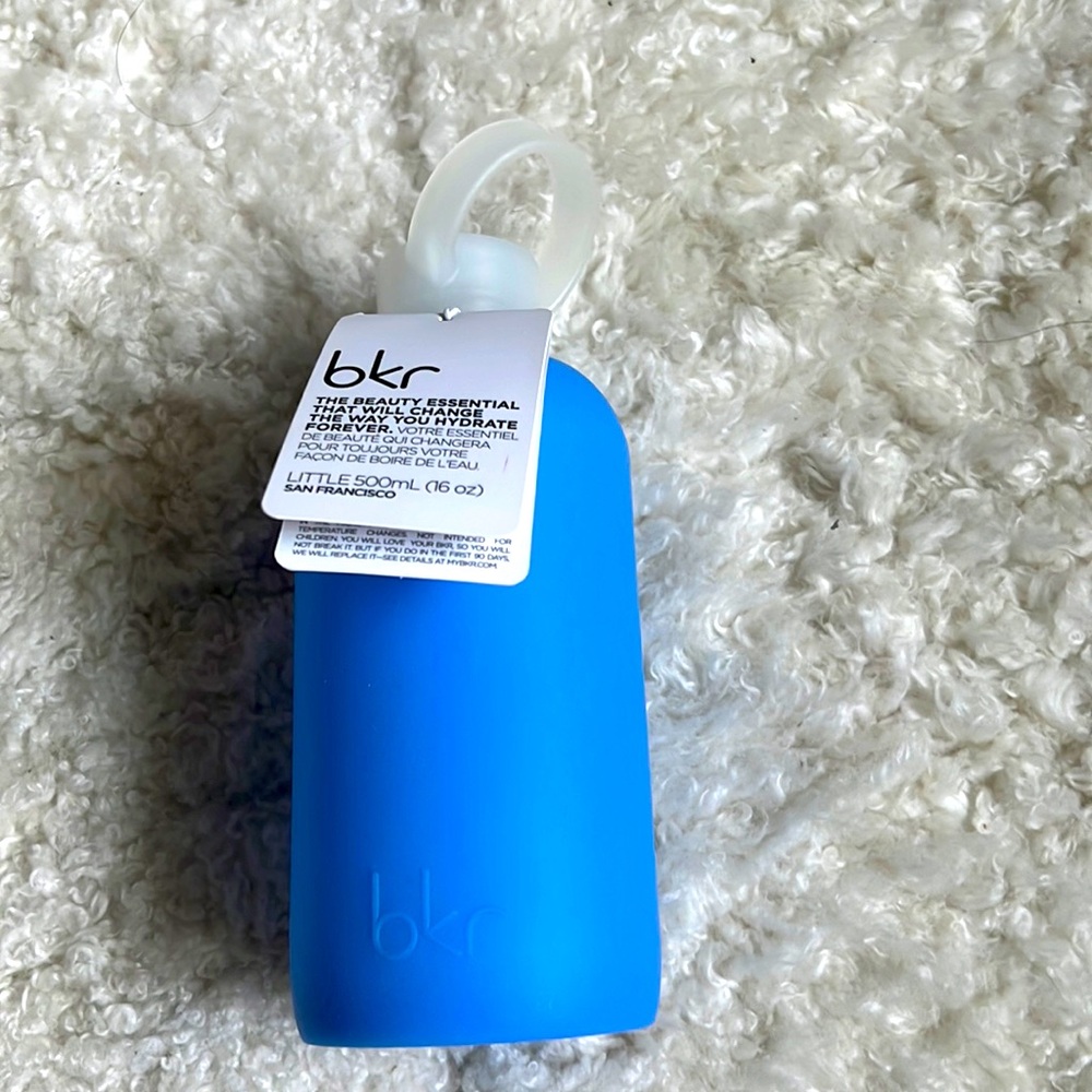 NWT - BKR Romeo Blue Glass Water Bottle